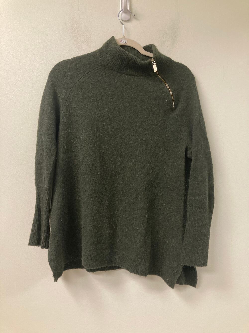Vineyard Vines Green Long Sleeve Sweater with Zip Detailing Sz M
